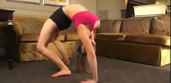  Flexible Gymnast Kylee Nash Stretching